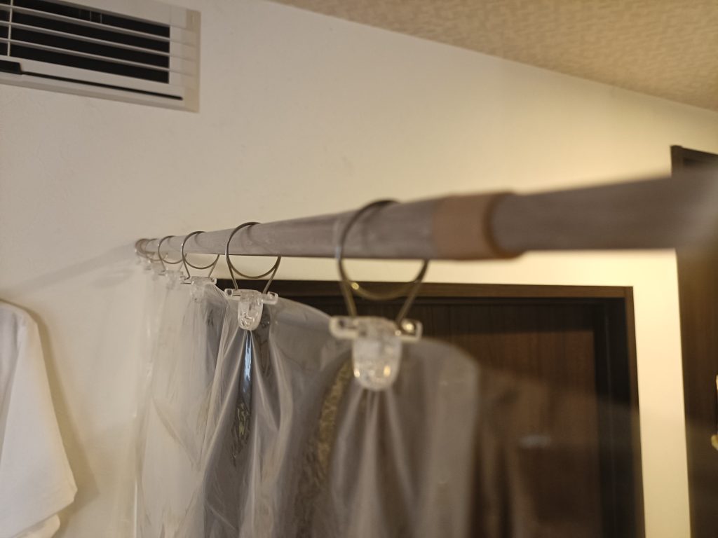 廊下にも断熱、断冷カーテンを付けてリビングを快適空間に