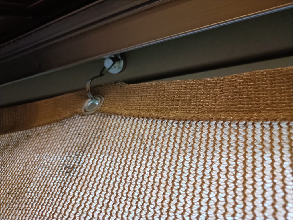 サンシェードの取り付けで穴をあけない！僕がやったDIY全手順