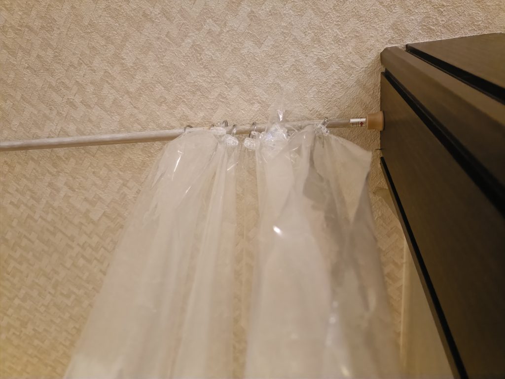 廊下にも断熱、断冷カーテンを付けてリビングを快適空間に